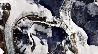 Uzaydan gelen buzul. Nasa tarafından döşenmiş bu görüntünün elemanları. 