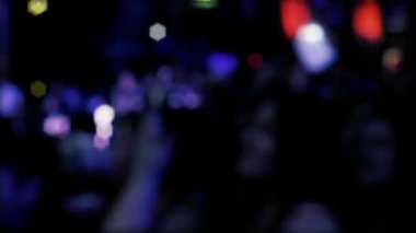 Sahne Işıkları ile Konserde Bulanık Kalabalık.