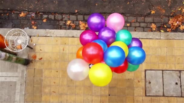 Bunte Heliumballons Kinderurlaub — Stockvideo