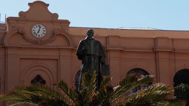 Estátua Sacerdote Uma Antiga Igreja Província Córdoba Argentina — Vídeo de Stock