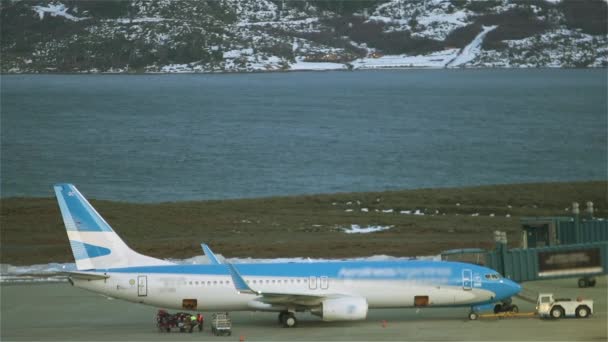 Flugzeug Auf Dem Flughafen Ushuaia Südlichste Stadt Argentiniens — Stockvideo