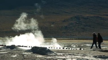 Geysers Del Tatio, Atacama Çölü'nde (Şili)).