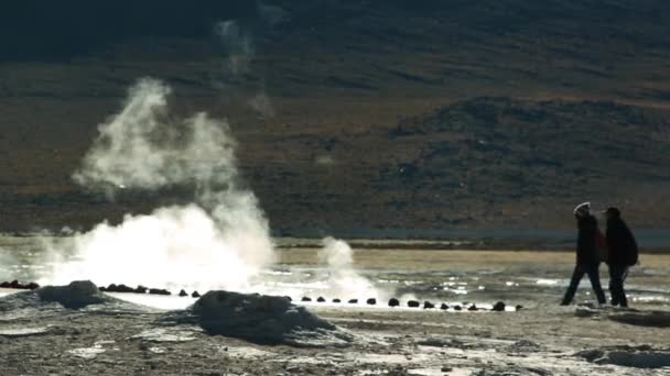 Geysers Del Tatio Atacaman Autiomaassa Chile — kuvapankkivideo