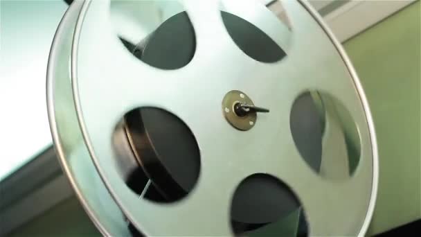 Proyector Cine Antiguo Actuando Cine Primer Plano Carrete Con Una — Vídeo de stock