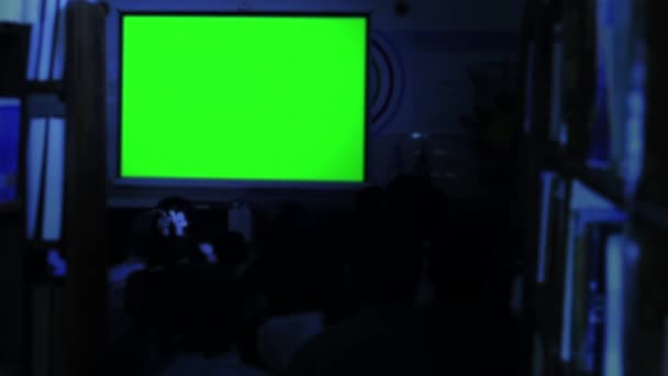 Schermo Proiezione Con Sfondo Verde Aula Con Alunni — Video Stock