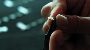 Mücevher imalatı. Eller Kuyumcu.