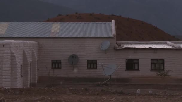 Drie Satellite Dishes Een Mountain School Argentinië — Stockvideo