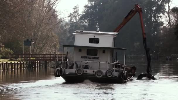 Tigre Argentine 2019 Nettoyage Bateau Ramassant Ordures Malles Flottant Surface — Video