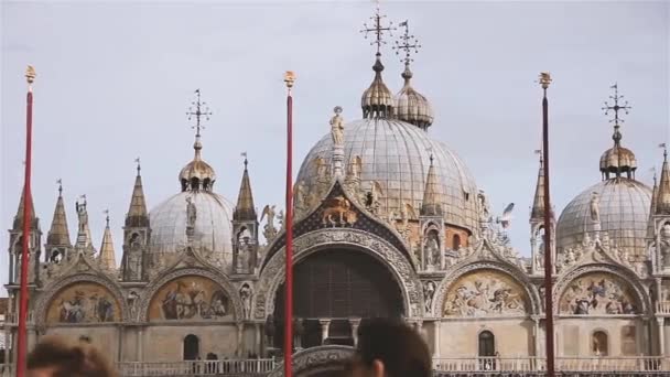 イタリアのヴェネツィアにあるサン マルコ大聖堂 聖マルコ大聖堂 — ストック動画