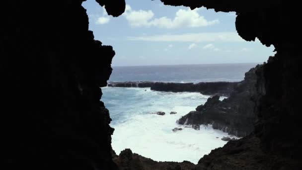 Cueva Ana Kakenga Rapa Nui Isla Pascua Chile Disparo Cámara — Vídeo de stock