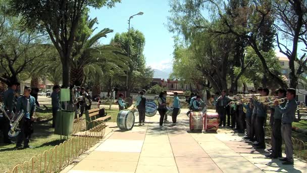 Cochabamba Bolivia 2019 Músicos Bolivianos Jugando Parque Público — Vídeo de stock