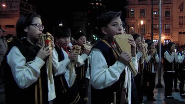 Paz Bolivia 2019 Tonårsgruppen Som Spelar Andinska Instrument Siku Andsk — Stockvideo
