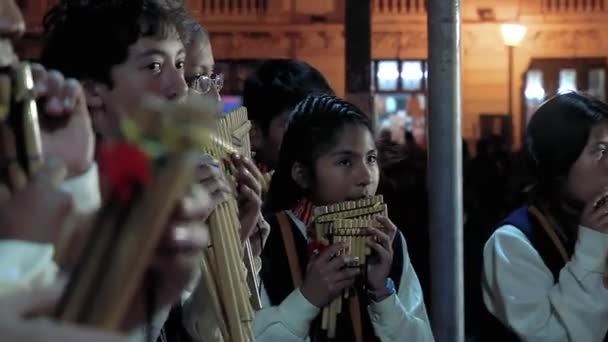 Paz Bolivia 2019 Tonårsgruppen Som Spelar Andinska Instrument Siku Andinsk — Stockvideo