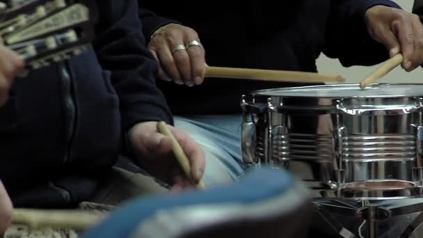 Músicos Bolivianos Tocando Música Andina Pan Shot — Vídeo de stock