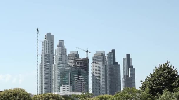 阿根廷首都布宜诺斯艾利斯Madero港居民区的新建筑和摩天大楼 — 图库视频影像