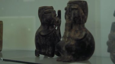 La Paz / Bolivya - 09 09 09 2019: La Paz, Bolivya 'daki Müzikal Enstrümanlar Müzesinde Aborjin Sanat. 