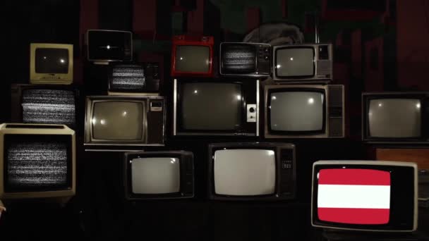 Retro Fernseher Und Die Nationalflagge Österreichs Vergrößern — Stockvideo