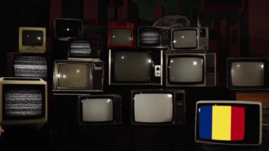 Retro televizyonlar ve Romanya Ulusal Bayrağı. Yakınlaştır.  