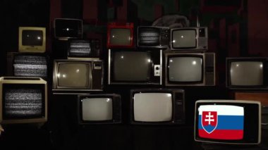 Retro televizyonlar ve Slovakya Ulusal Bayrağı. Yakınlaştır. 