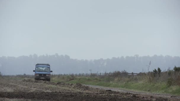 Old 4X4 Vehicle Dirt Road Gouin Carmen Areco Buenos Aires — Stockvideo