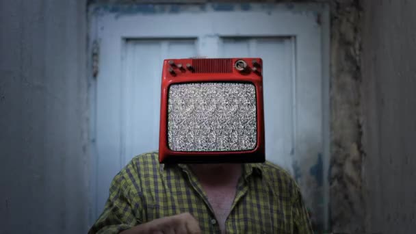 Televisie Man Met Vlag Van Egypte Het Scherm Inzoomen — Stockvideo