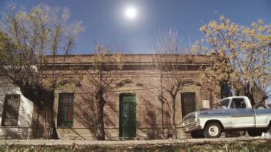 Buenos Aires 'in küçük bir kasabasında, Arjantin' de bir Antik Ev. Yakınlaştır.  