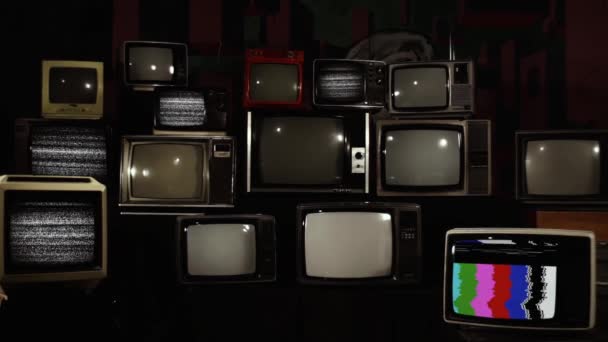 Televisores Viejos Rotos Con Barras Color Cinco Televisores Retro Que — Vídeo de stock