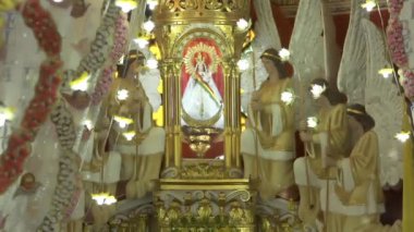 Quillacollo, Cochabamba / Bolivya - 08: 15 2019: Güney Amerika, Bolivya 'daki San Ildefonso de Quillacollo Kilisesi' nde Urkupina 'nın Kutsal Heykeli. Yakınlaştır. 