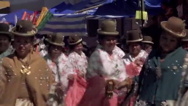 Cochabamba Bolivia 2019 Traditionele Cholitas Boliviaanse Aymara Vrouwen Dansen Urkupina — Stockvideo