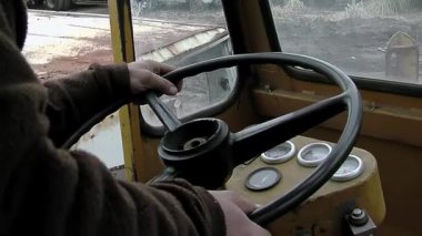 El İşleten Turna Direksiyonu Hurdalıkta - Yaklaş - 4K