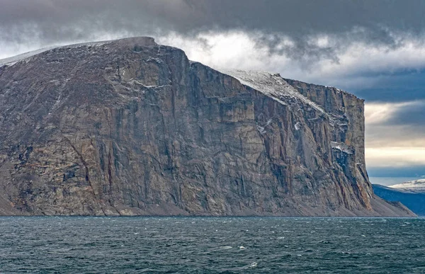 Dramatiska Klippor Molnig Dag Sam Ford Fjord Baffin Island Nunavut — Stockfoto