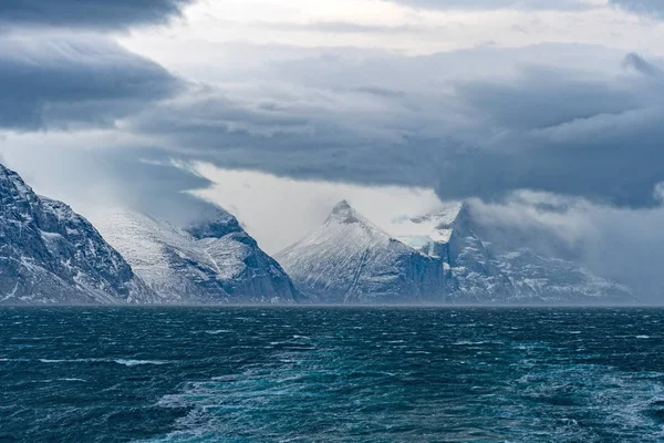 Nubes Tormenta Sobre Fiordo Oceánico Fiordo Sam Ford Isla Baffin —  Fotos de Stock