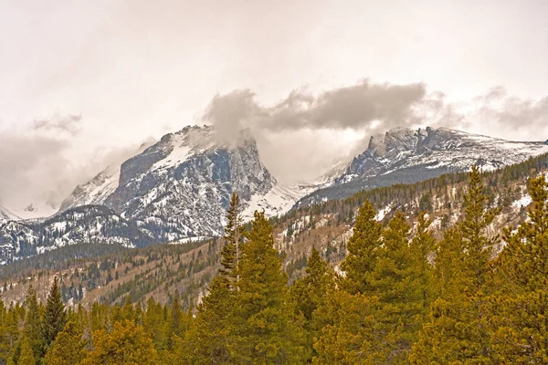 Cedo Tempestade Primavera Nuvens Acima Das Montanhas Rocky Mountain National — Fotografia de Stock