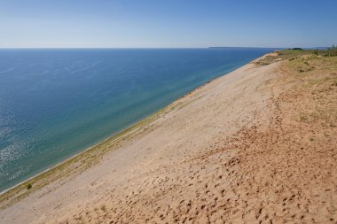 Dramatik tepeleri ve mavi ayı Dunes Michigan Michigan Gölü üzerinde uyku göl