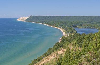 Kıyı kumul yaz ayı Dunes Ulusal Lakeshore Michigan uyku içinde uzak manzara
