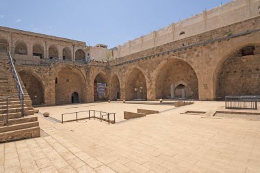 Acre, Asrael eski bir kalede ana avlusu