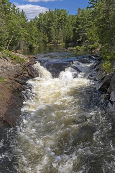 Brullende Rapids Een Smal Kanaal Rivier Van Aux Sable Chutes — Stockfoto