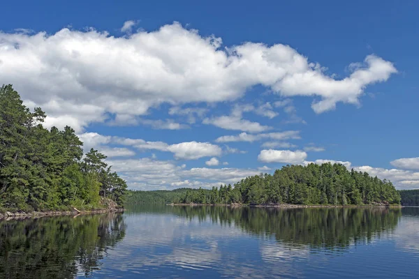 Puffy Clouds Summer Cache Bay North Woods Quetico Provincial Park — Stock Photo, Image