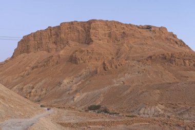 Erken sabah yürüyüşçü başlık Masada İsrail Dead Sea yakınındaki kadar