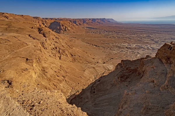 イスラエルの増田国立公園で高い崖から砂漠のビュー — ストック写真