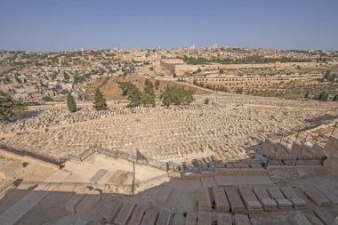Gethsemane Bahçesi 'nin altındaki Yeusafiya Mezarlığı ve İsrail' deki Kudüs 'ün karşısında.