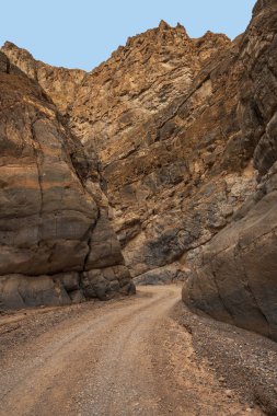 Wilderness yol dik kanyonda
