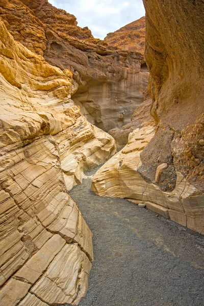 Вузький прохід в пустелі Каньйон — стокове фото