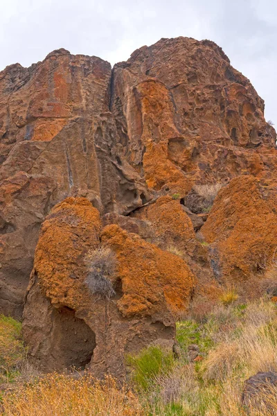 Crags dramáticos no deserto — Fotografia de Stock