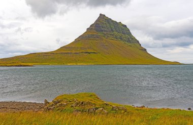 Rüzgârlı bir kenarı dramatik en yüksek