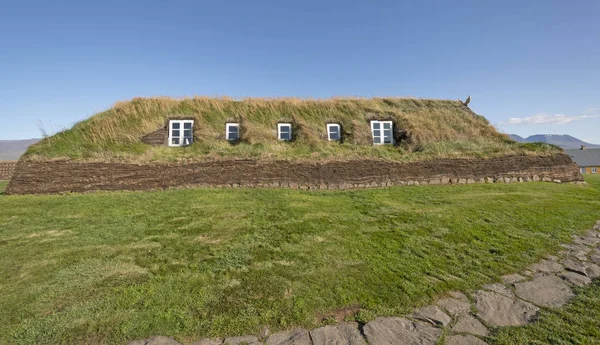 Large Sod House with Windows in the sod walls — Stock Photo, Image