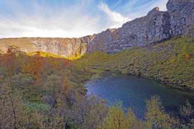 Gizli Bir Kanyon'da Bir Akşam Sonbahar Renkler
