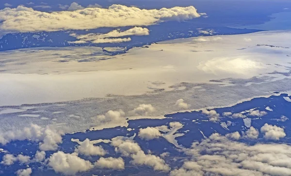 Вид с воздуха на ледник — стоковое фото