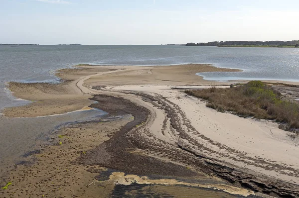 Färgglada sand spett vid lågvatten — Stockfoto