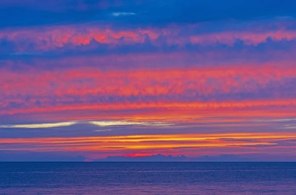 Couleurs spectaculaires au crépuscule sur le lac Michigan — Photo